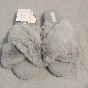 🎈FINAL PRICE 🎈Halluci Gray Cross Fur Slippers